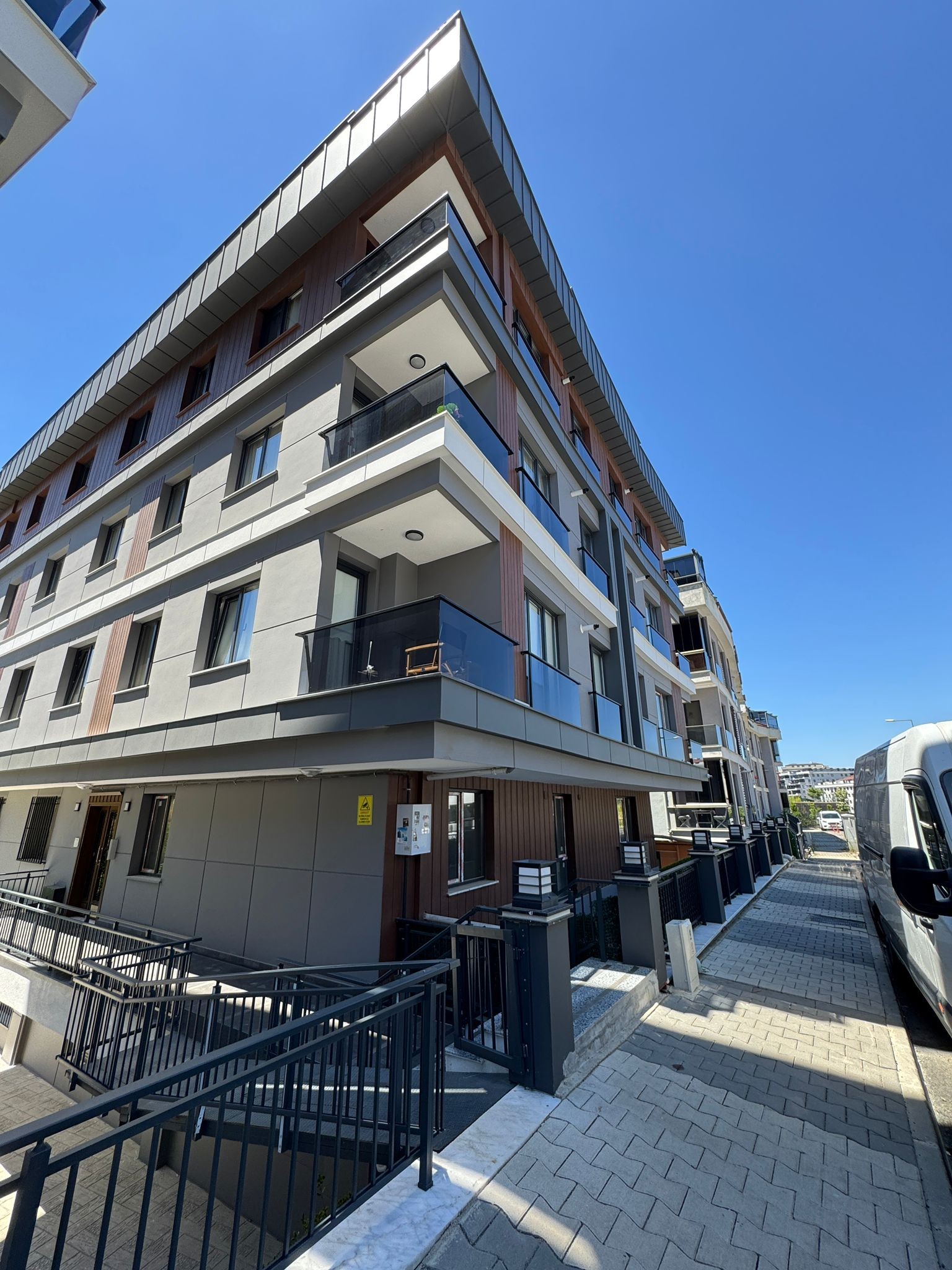 Sonraki resim için tıklayın SATILIK ARAKAT 3+1 DAİRE