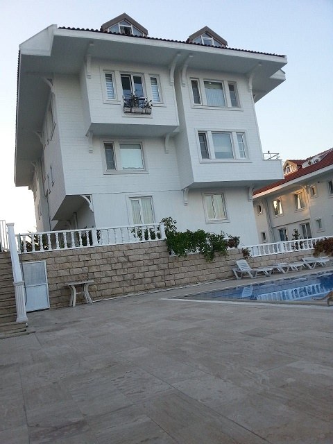 Sonraki resim için tıklayın SİTE İÇERİSİNDE SATILIK ÇATI DUBLEKSİ