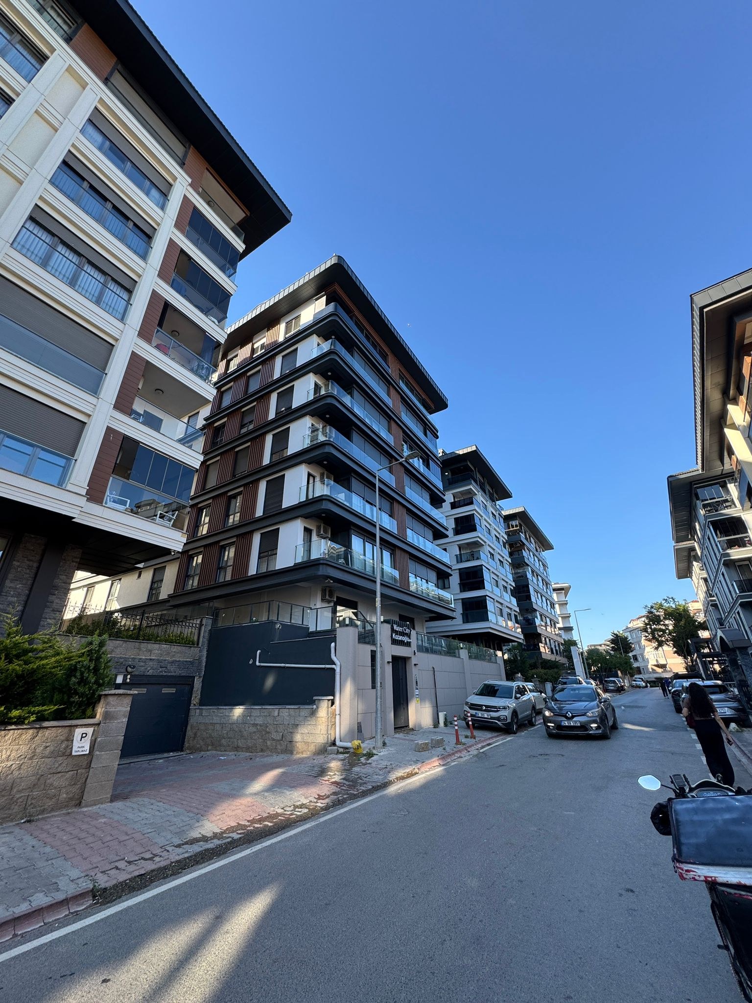 Sonraki resim için tıklayın ÇENGELKÖY BAHÇELİEVLER MAHALLESİNDE 3+1 SIFIR ARAKAT DAİRE