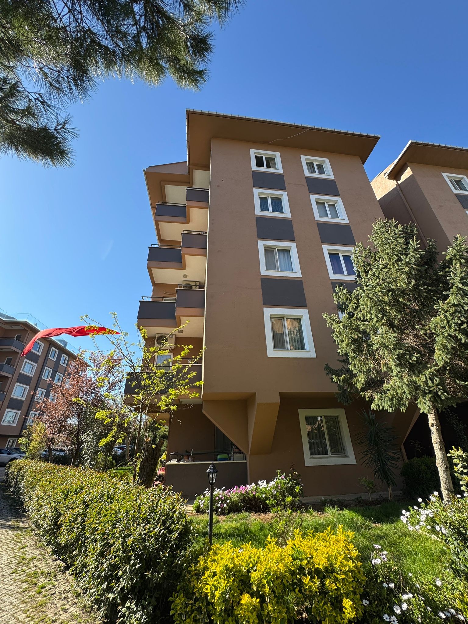 Sonraki resim için tıklayın ÇENGELKÖY KÜÇÜKSU MAHALLESİNDE SİTE İÇİNDE KREDİYE UYGUN DAİRE